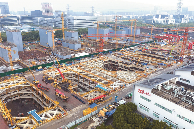 【新华日报】苏州东站建设现场塔吊林立